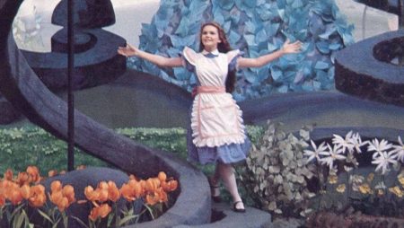 1972 _Alice_In_Wonderland_183
